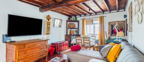 Maison en rangée, 3 chambres | Aire de séjour | Téléviseur, foyer