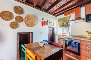 Private kitchen - Casa das 10 Janelas at Monsanto (Idanha-a-Nova)