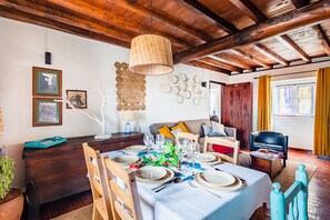 Maison en rangée, 3 chambres | Aire de séjour | Téléviseur, foyer