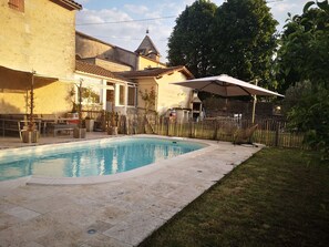 Outdoor pool - Family home with swimming pool in the heart of the Graves (Arbanats)