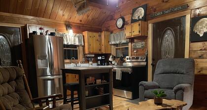 Lakefront Cabin/Hot Tub/Dock Lake Access/Ski Sugarloaf Mountain12mi/Trail Access