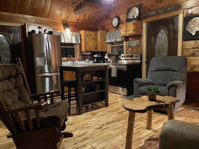 Lakefront Cabin/Hot Tub/Dock Lake Access/Ski Sugarloaf Mountain12mi/Trail Access