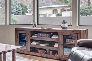 Interior - Sedona Fox Den and Casita Scenic Red Rock Views+Two Private Hot Tubs+Outdoor Dining+Patio (Sedona)