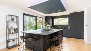 Réfrigérateur, four, plaque de cuisson, lave-vaisselle