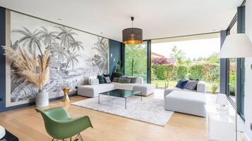 Télévision, table de tennis de table