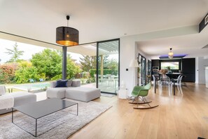 TV, table tennis - Farniente - Newly refurbished house with swimming pool (Écully)