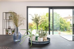 Interni