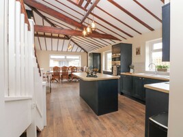 村舍 | 私人厨房 | 冰箱、洗碗机、厨具/餐具