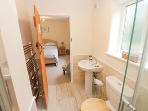 Cottage | Badkamer | Een douche