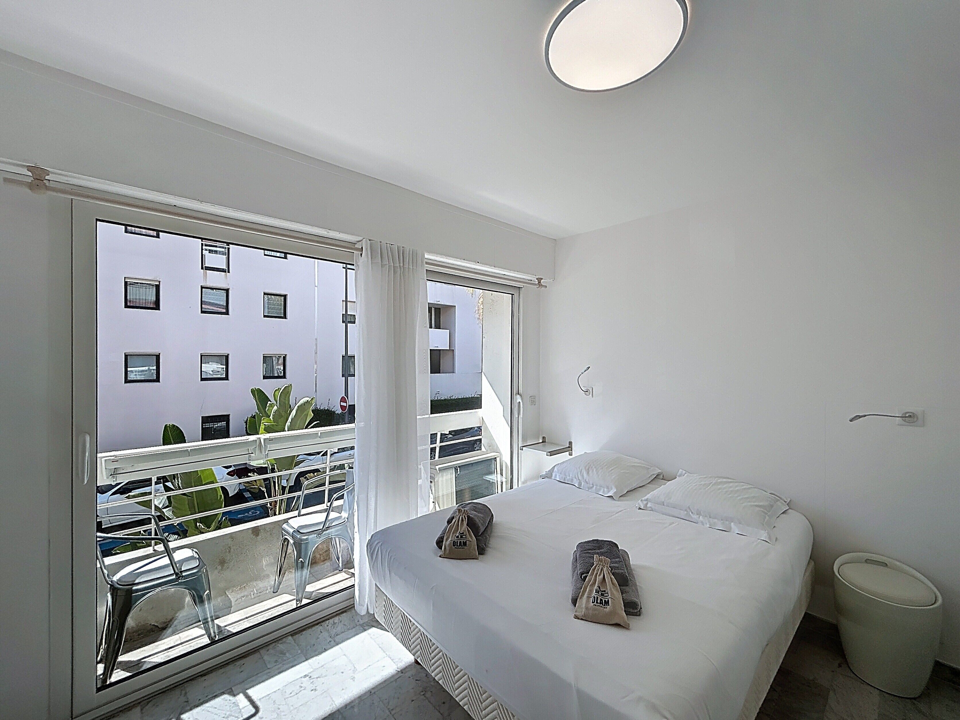 1 camera, Wi-Fi, lenzuola