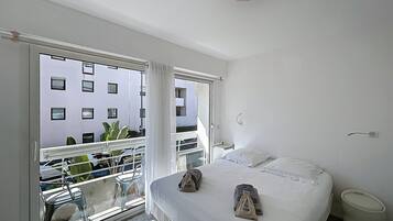 1 camera, Wi-Fi, lenzuola