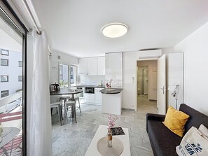 TV - Cannes: Pointe croisette 1 bdr apartment 100 m from the beaches (Cannes)