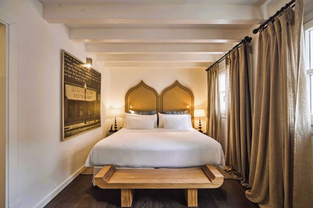 Flow- Double Standard | Premium bedding, in-room safe, soundproofing, free WiFi