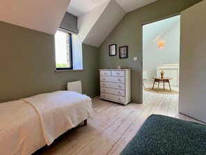 2 bedrooms, bed sheets