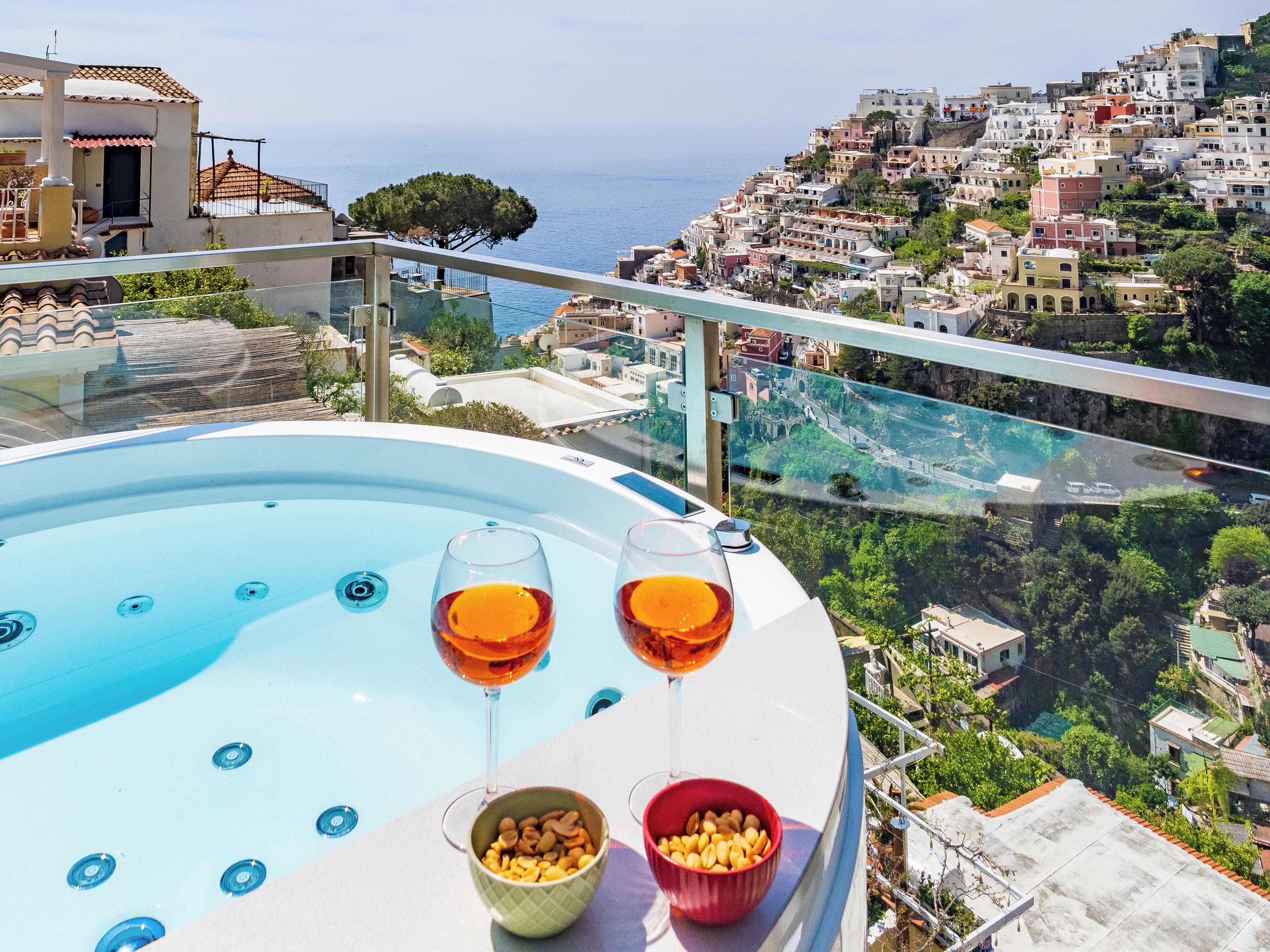 Panoramic House | Private spa tub