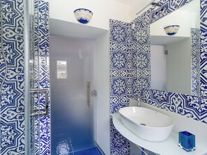 Panoramic House | Bathroom