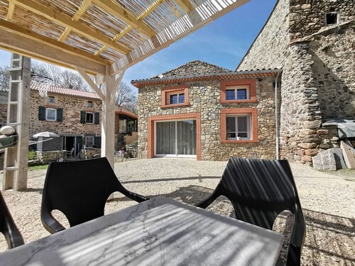 Charmant Gîte Rénové avec Sauna en Haute-Loire, Parfait pour Randonnées et Repos