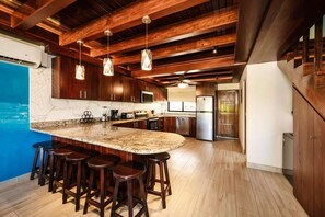 冰箱、微波炉、烤箱、炉灶