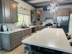 Fridge, microwave, oven, stovetop - Massive 5 Bedroom Estate - Walk/bike ride distance to downtown Palm Springs (Palm Springs)