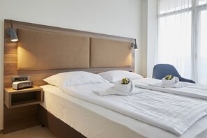 Desk, laptop workspace, travel cot, free WiFi