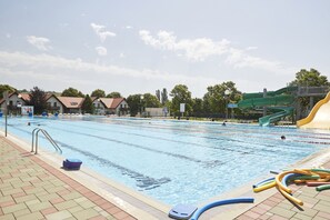 3 indoor pools, 4 outdoor pools