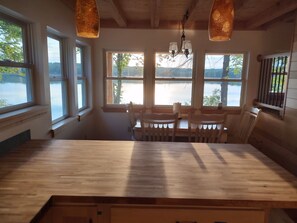 Dining - Weekly discounts avail. Get away at this New house on Lovejoy Pond in Albion  (Albion)