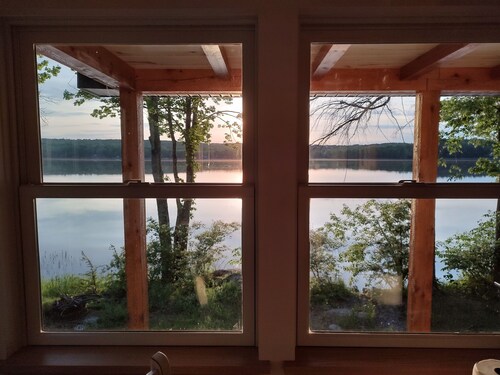 Weekly discounts avail. Get away at this New house on Lovejoy Pond in Albion 