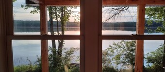 Weekly discounts avail. Get away at this New house on Lovejoy Pond in Albion 