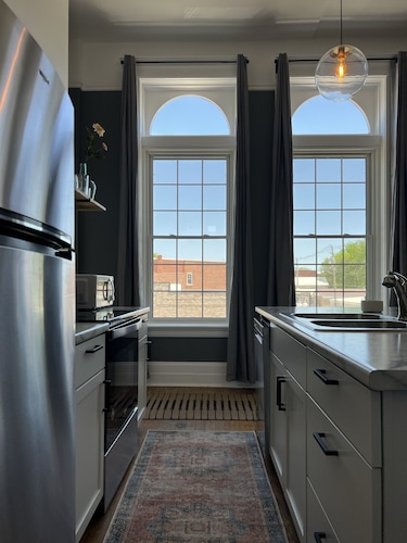Vintage Remodeled Apartment in Historic Downtown Vinton
