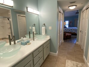 Shower, hair dryer, towels - Premier Condo with Beautiful Gulf Views!! (Mexico Beach)