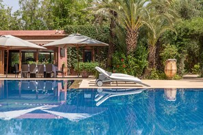A heated pool - Marrakech Palmeraie 9 bedrooms Luxury Villa (Marrakesh)