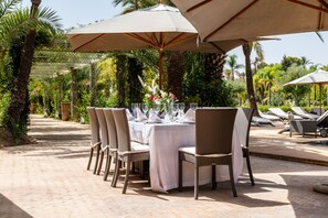 Outdoor dining - Marrakech Palmeraie 9 bedrooms Luxury Villa (Marrakesh)