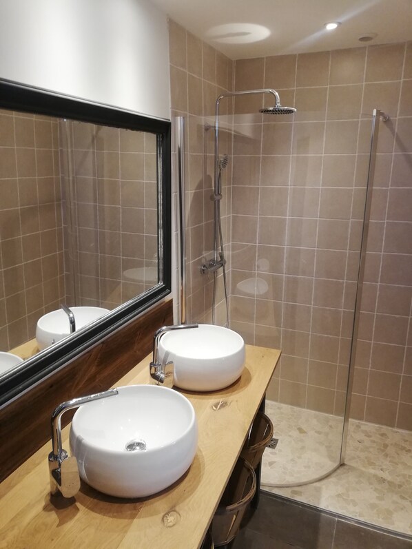 Shower, jetted tub, towels, soap