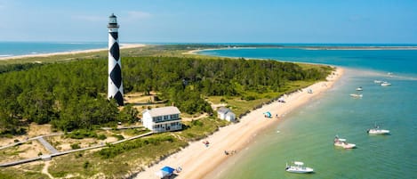 Una spiaggia nelle vicinanze