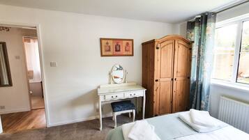 Stuga | 3 sovrum, individuell inredning, unika möbler och gratis wi-fi