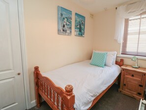 Cottage | 3 bedrooms, individually decorated, individually furnished, free WiFi - 17 Costa Way (Pickering)