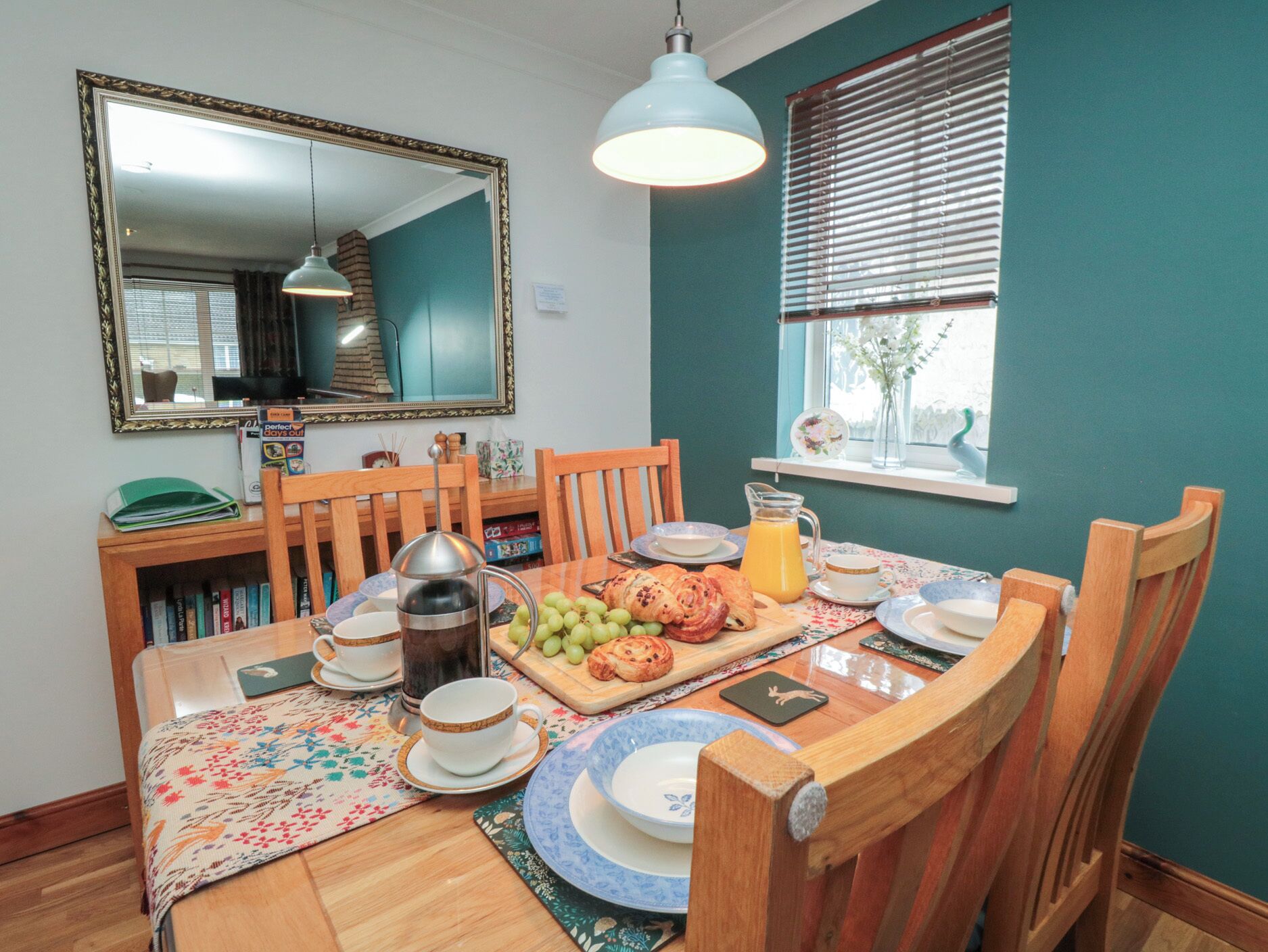 Cottage | Dining