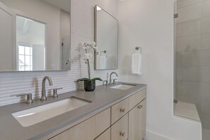 Combined shower/bathtub
