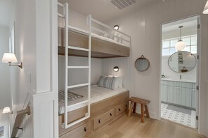 3 bedrooms, iron/ironing board, Internet, bed sheets