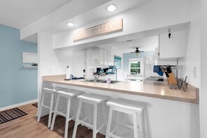 Fridge, microwave, oven, stovetop - SeaDuction of Anna Maria Island (Holmes Beach)