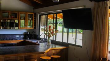 Fridge, microwave, oven, coffee/tea maker