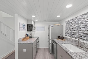 Maison en rangée, 2 chambres, en face de la plage | Cuisine privée | Réfrigérateur grande capacité avec congélateur, four à micro-ondes