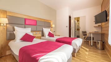 Espaço de trabalho para notebook, berço de viagem, roupa de cama