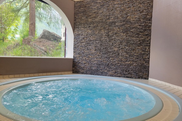Bathtub spa indoor