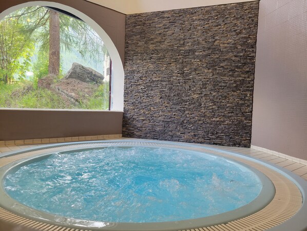 Bain à remous intérieur