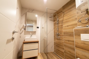 Shower, free toiletries, hair dryer, slippers - Hotel Djina - Kopaonik (Raška)