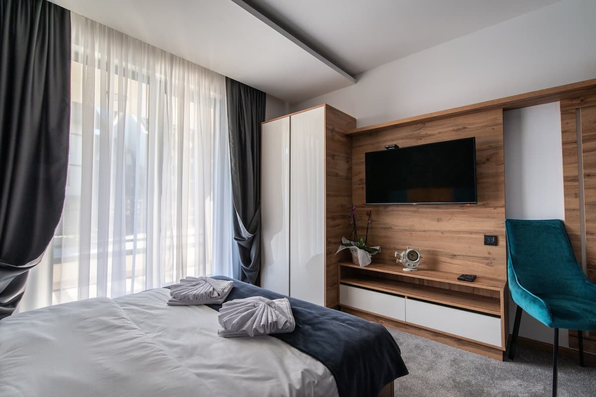Hypo-allergenic bedding available, desk, laptop workspace, soundproofing