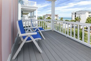 Property grounds - Pet Friendly! 7 BR Beach House with Private Pool! Latitude Adjustment (Surfside Beach)