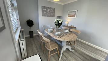 House | Private kitchen | Fridge, microwave, oven, stovetop