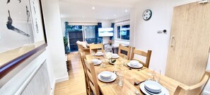 Executive House | Living area | Flat-screen TV - Amara House (Cambridge)